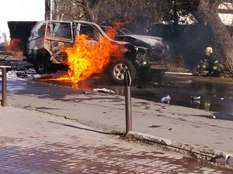 Подрыв автомобиля в центре Мариуполя