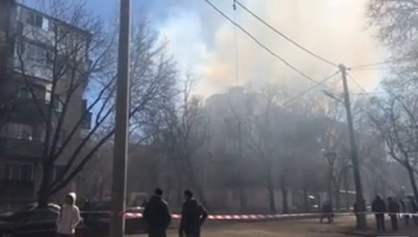 Крупный пожар вспыхнул в жилом доме в центре Одессы
