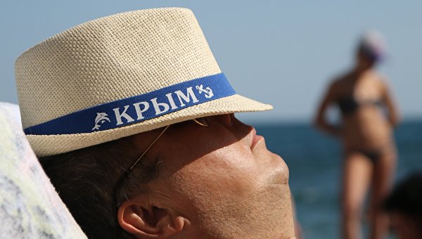 Шляпа с надписью Крым. Архивное фото