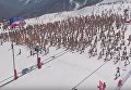 В Сочи установили рекорд по спуску лыжников в купальниках с горы. Видео