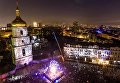 Воздушно-акробатический спектакль Галилео на Софийской площади в Киеве