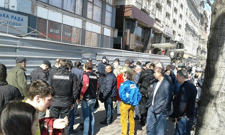 Ситуация около Дома профсоюзов в Киеве