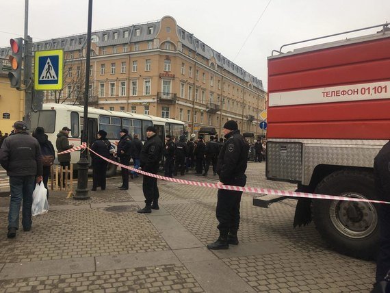 В вагоне метро в Петербурге прогремел взрыв