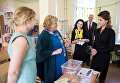 Марина Порошенко посетила Рижскую украинскую среднюю школу