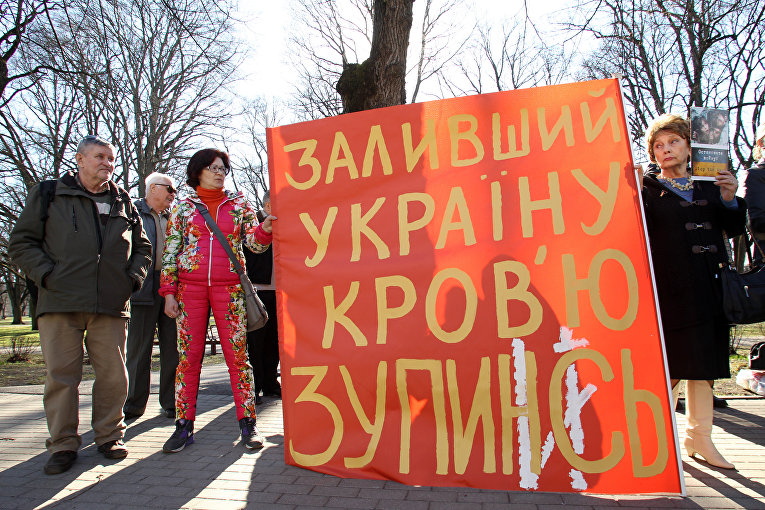Пикет против войны у Посольства Украины в Риге