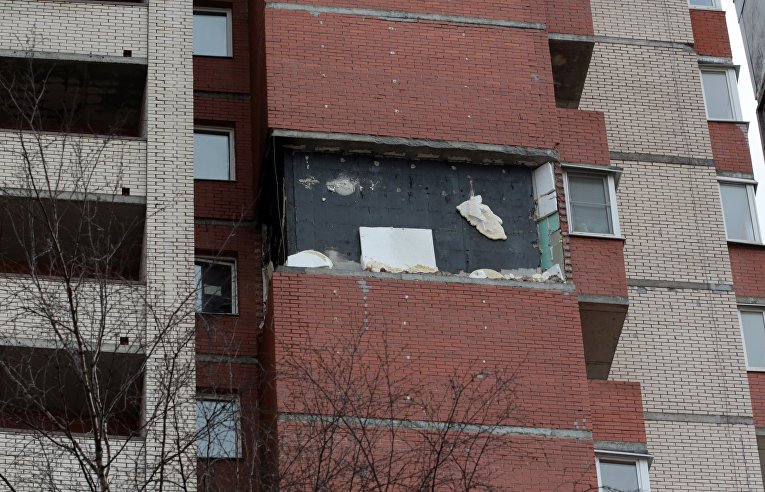 Первые кадры с места взрыва в многоэтажке Санкт-Петербурга