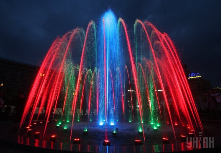 Свето-музыкальный фонтан на Майдане Независимости в Киеве