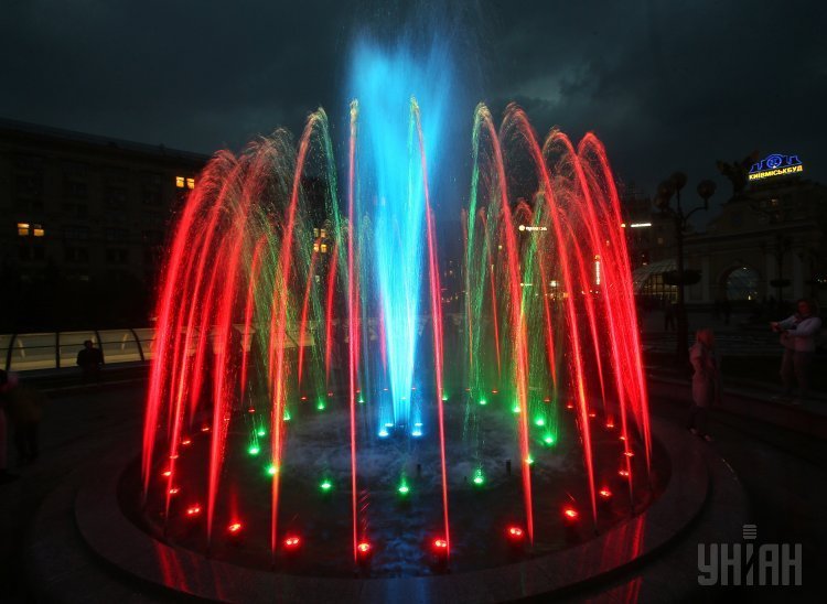 Свето-музыкальный фонтан на Майдане Независимости в Киеве