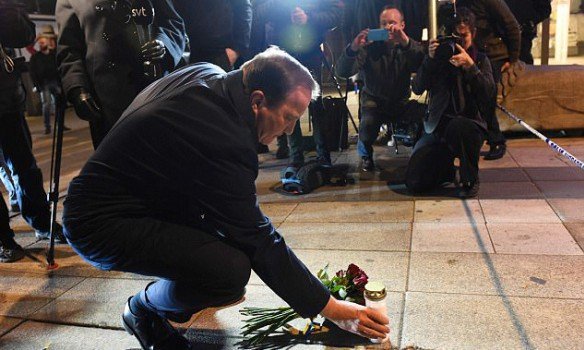 Премьер-министр Швеции Стефан Лёвен во время возложения цветов на месте теракта в Стокгольме