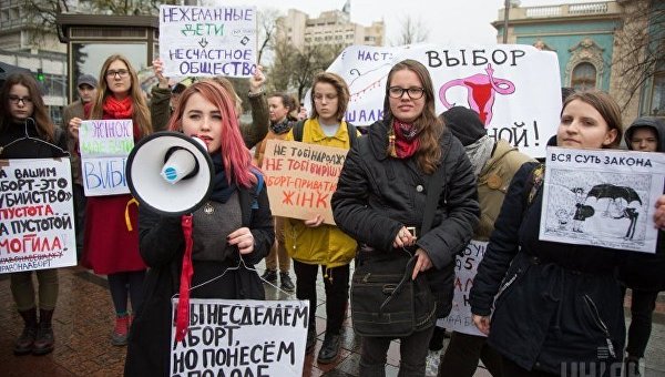 В Киеве у Рады митинговали против запрета абортов