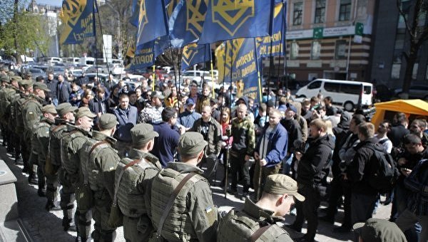 Акция протеста около Сбербанка в Киеве