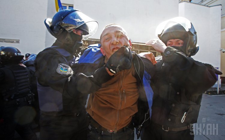 Правоохранители задержали 5 человек на акции с требованием отставки Голубана и Аброськина в Киеве