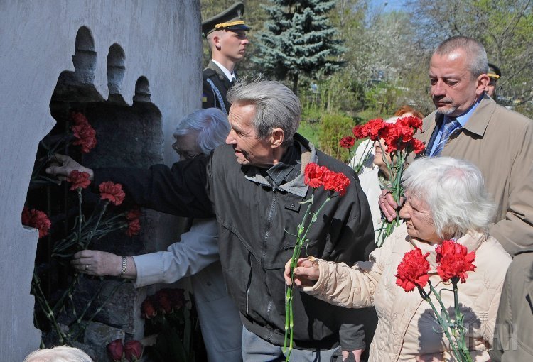 В историко-мемориальном заповеднике Бабий Яр почтили память узников нацистских концлагерей.