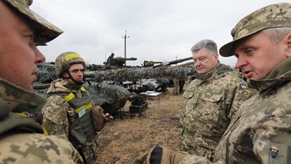 Президент Украины Петр Порошенко в районе разведения сил в Луганской области