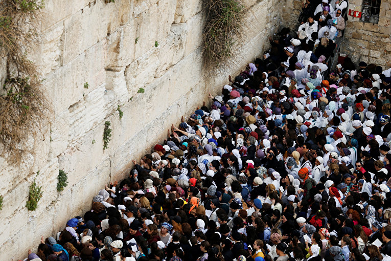 Возле Стены плача в Иерусалиме прошло традиционное благословение коэнов