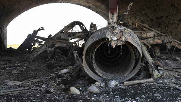 Последствия ракетного удара США по авиабазе Шайрат в Сирии