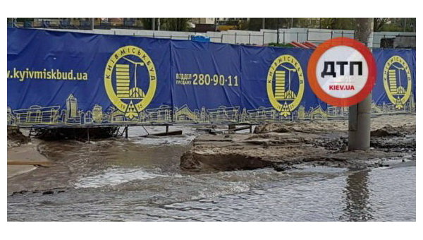 В Киеве затопило улицу Борщаговскую