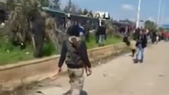 В сети появилось видео момента подрыва колонны беженцев возле Алеппо. Видео
