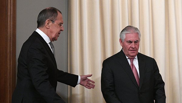 Министр иностранных дел РФ Сергей Лавров и Государственный секретарь США Рекс Тиллерсон (справа). Архивное фото