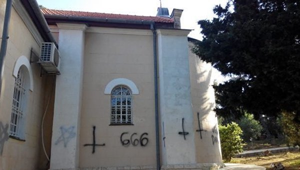 В Израиле расписали русскую церковь сатанинскими символами