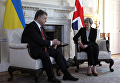 Президент Украины Петр Порошенко в ходе встречи с премьером Великобритании Терезой Мэй
