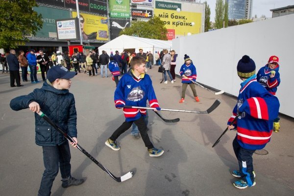 Накануне старта чемпионата мира в Киеве открылся Хоккейный городок