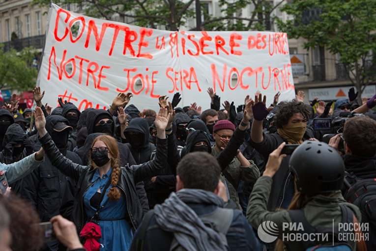 Манифестация перед первым туром выборов в Париже