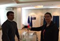 Посол Франции в Украине Изабель Дюмон голосует на выборах президента