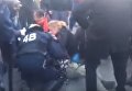 Протестующий ранен в столкновениях с полицией в центре Парижа. Видео