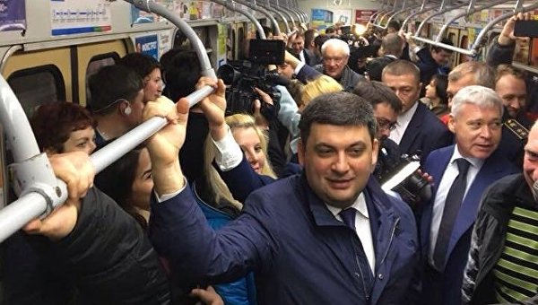 Владимир Гройсман в метро Харькова