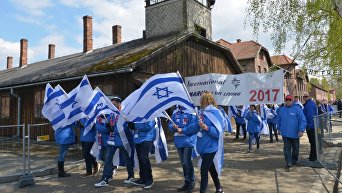 Тысячи человек принимают участие в Марше живых в польском Освенциме