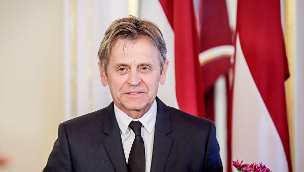 Михаил Барышников стал гражданином Латвии