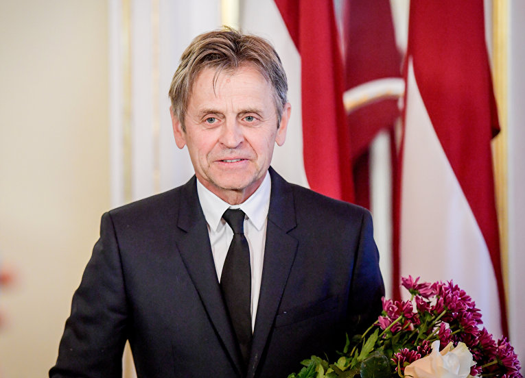 Всемирно известный танцор и актер Михаил Барышников во время получения латвийского гражданства в Риге, Латвия