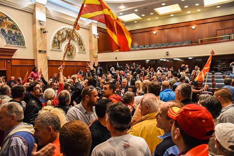 Захват демонстрантами парламента в Македоднии