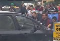 Автомобиль проехал по протестующим в Бразилии. Видео