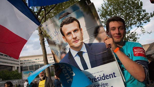 Сторонник кандидата на пост президента Франции, лидера движения Вперёд! (En Marche) Эммануэля Макрон. Архивное фото