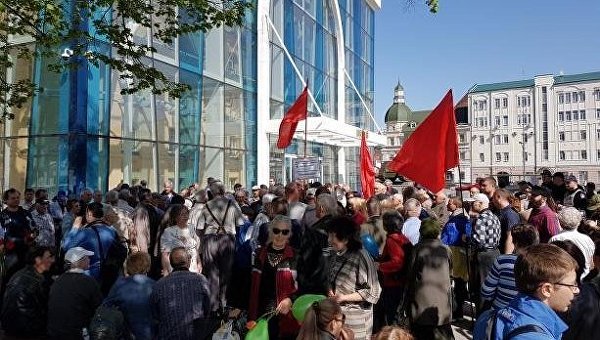 В Харькове первомайский митинг не обошелся без провокаций