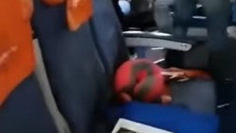 Последствия жесткой турбулентности рейса Москва-Бангкок. Видео