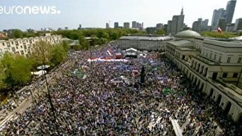 В Варшаве тысячи людей вышли на Марш свободы