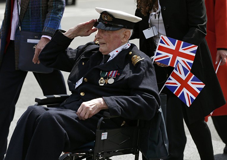 Приветствие ветерана в центре Лондона