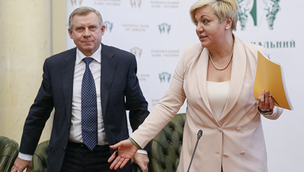 Глава НБУ Валерия Гонтарева и Яков Смолий на пресс-конференции в Киеве