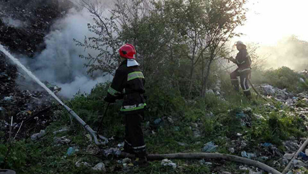 Пожар на мусорном полигоне в Ровенской области, 11 мая 2017