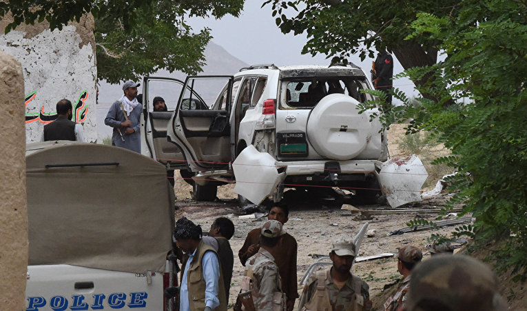 Взрыв произошел в пятницу в округе Мастунг. Кортеж вице-председателя сената Маулана Абдулы Гафура Хайдери был подорван, когда он возвращался с мероприятия. Хайдери госпитализирован в военную клинику Кветты с незначительным травмами. Также известно о 35 пострадавших.