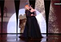 Моника Белуччи страстно поцеловала ведущего во время церемонии открытия Каннского кинофестиваля