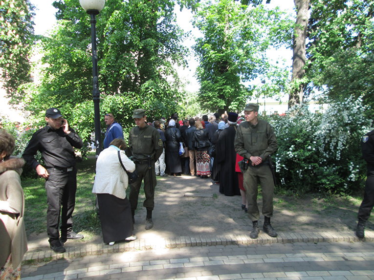 Памятник Ватутину в Киеве облили краской