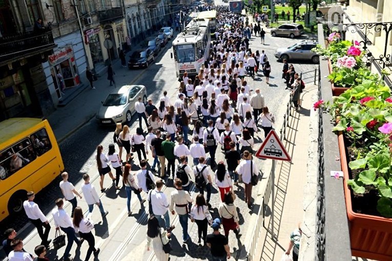 Масштабный парад вышиванок во Львове