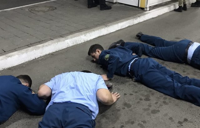Спецоперация СБУ на КПП Тиса: Задержаны таможенника на взятке