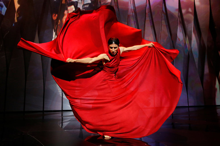 Танцовщица Бланка Ли на церемонии открытия 70-го Каннского международного кинофестиваля