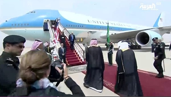 Трамп прибыл в Саудовскую Аравию с первым визитом