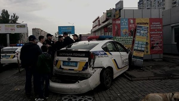 В Одессе автомобиль полиции попал в ДТП
